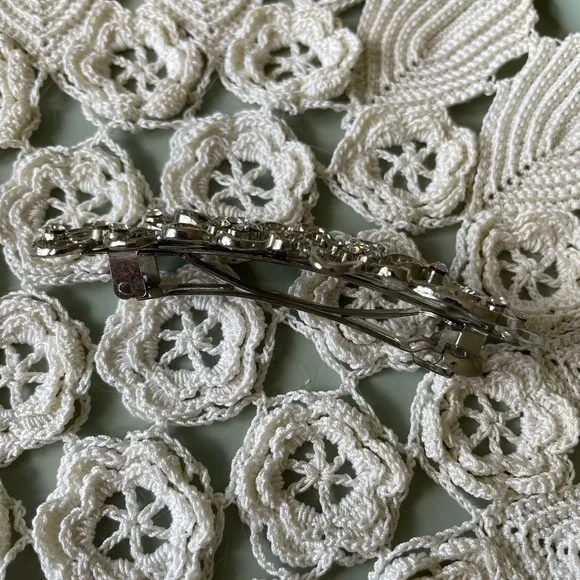 Large Rhinestone Hair Clip - Picture 6 of 8